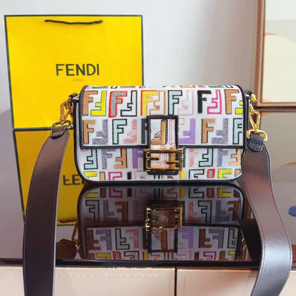 Fendi Baguette Medium - WHITE