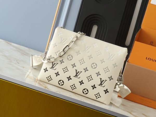 28897EE6-9848-150E-6CAD-DE5368EFAC4F.jpg Louis Vuitton M11986 Coussin PM