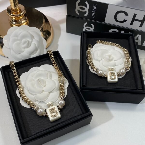 28E31763-9AA5-281F-A472-417044DE8D7F.jpg Perfume bottle bracelet