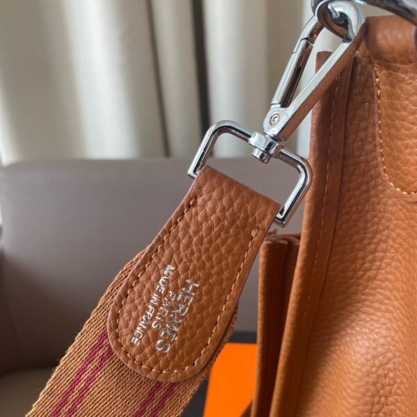 291DEAAB-2098-83B9-953A-2ECAA04248B3.jpg Evelyne 25 bag