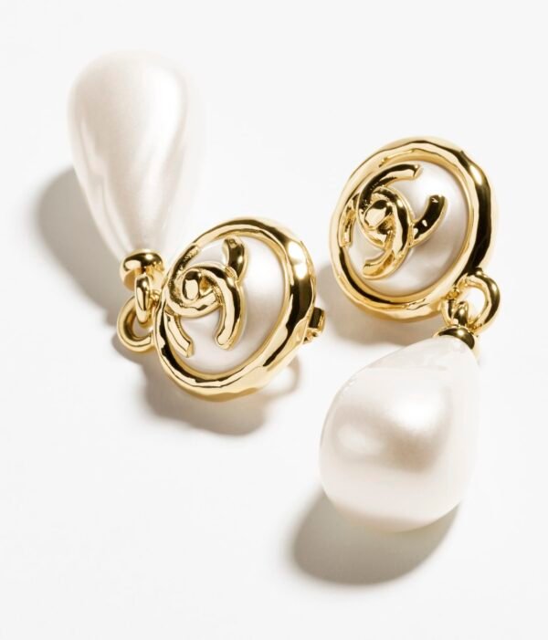 295B8ADB-7C9C-16EA-9493-E9891F779B05.jpg CLIP-ON PENDANTS