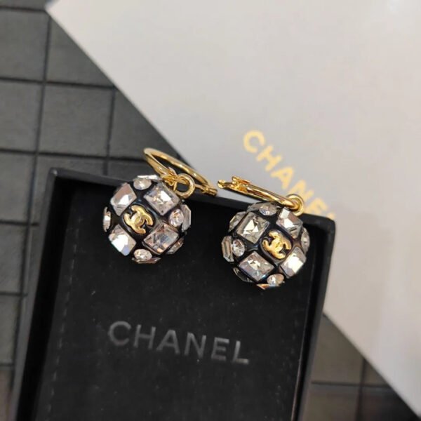 29ADECCF-7323-AA56-646E-87DA5EA35599.jpg CC Earrings 0003