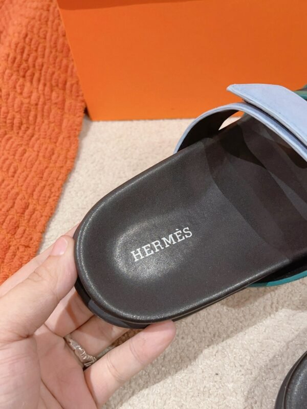 2A168ACA-DC3A-92B6-7468-66EC7AA12F0B.jpg Hermes Unisex Chypre Sandal