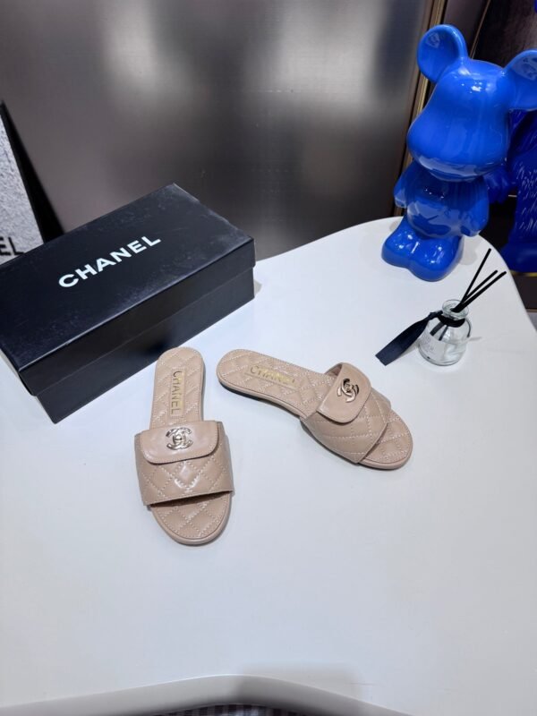 2A1A3095-D48B-3E02-B2FB-07BA9E433249.jpg Chanel Women's Logo 25ss CC Sandal