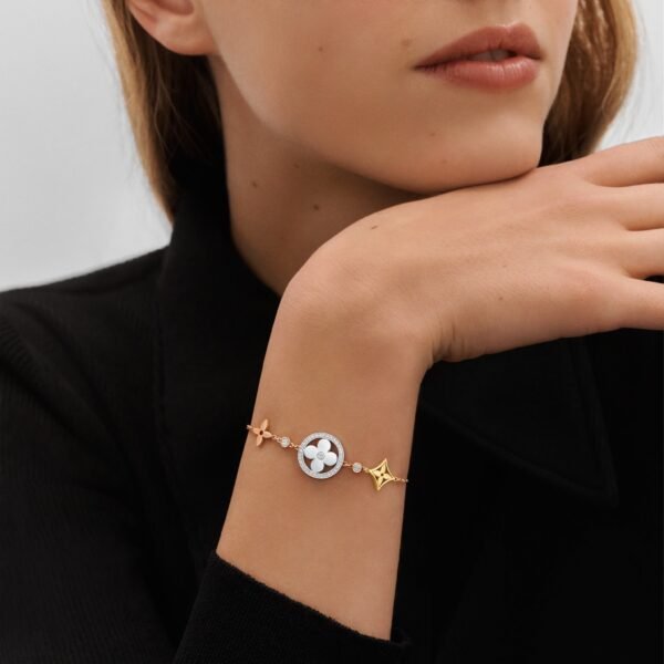 2C1AC052-B701-E6F0-89D4-36FD34A66841.jpg Idylle Blossom XL Bracelet, 3 golds and diamonds