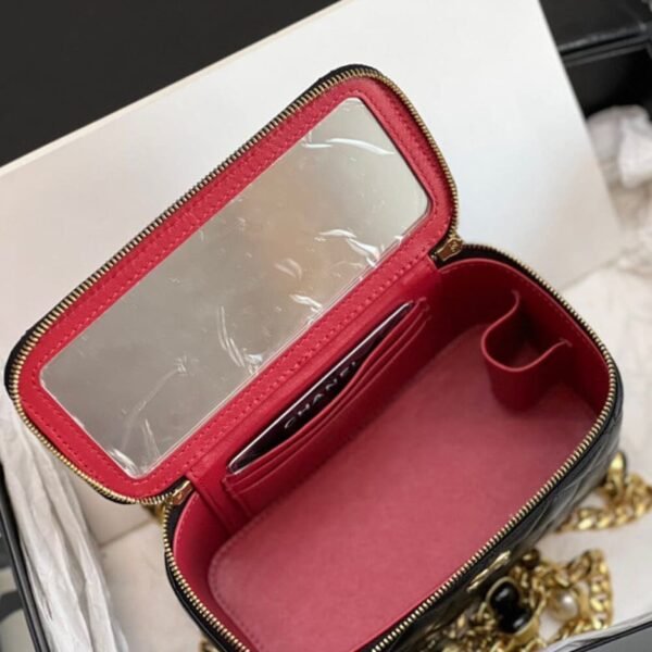 2C285A91-E84F-2B8C-1A2F-577F82884EF7.jpg Chanel Vanity with Chain AP2937