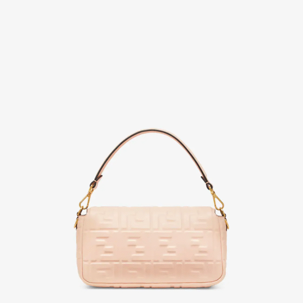 2C99221C-6BAD-1B8B-20C3-1781791776FE.png Fendi Baguette Medium
