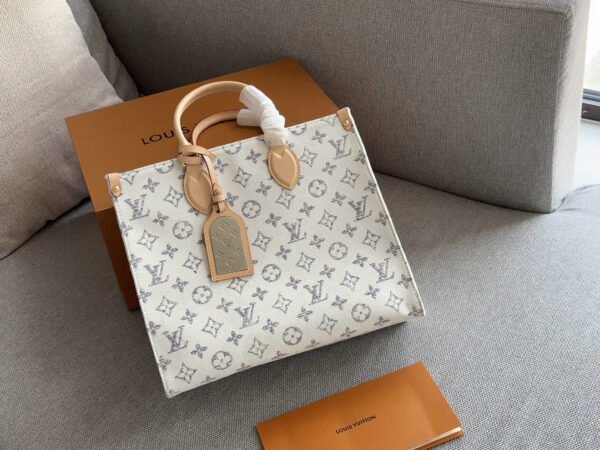 Louis Vuitton M24708 OnTheGo MM