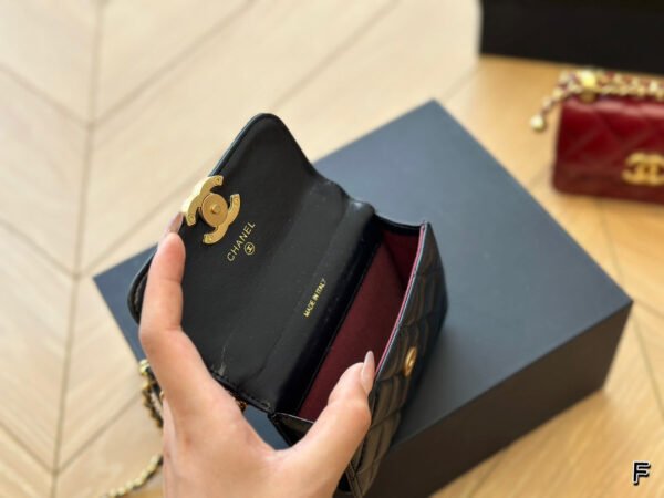 Clutch with Chain - Black