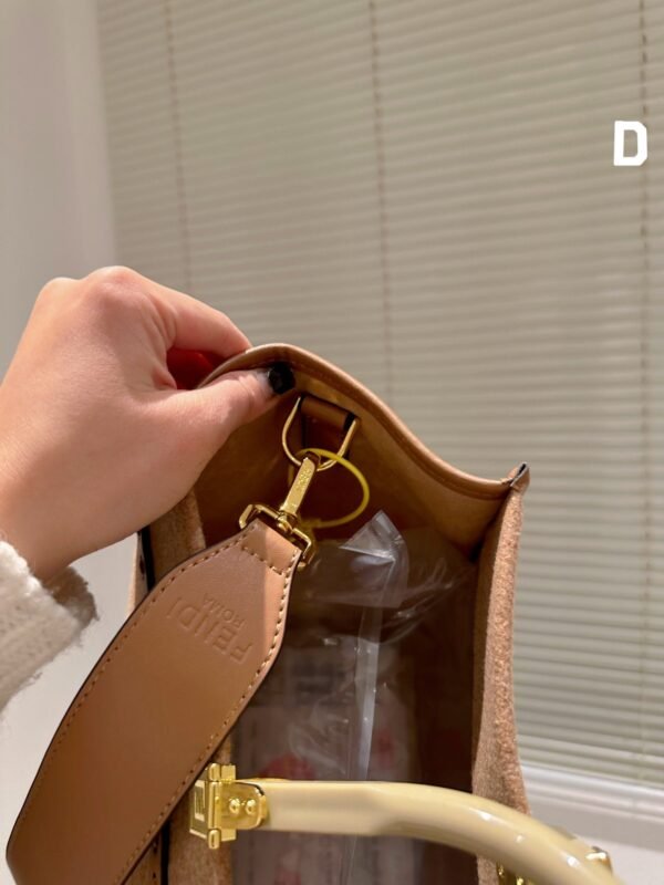 2E174DBC-8DBA-42DF-9261-A7D88745660E.jpg Fendi Sunshine Medium