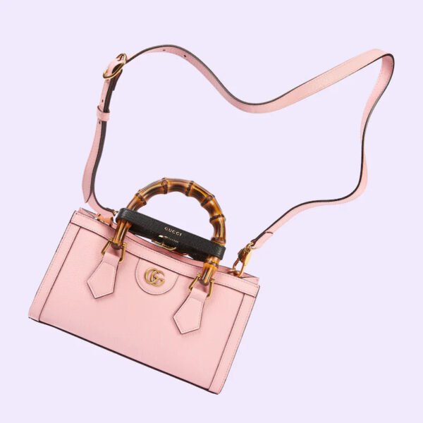 2F62836A-CDE3-AC9F-58F2-953DEDC50A88.jpg DIANA SMALL SHOULDER BAG