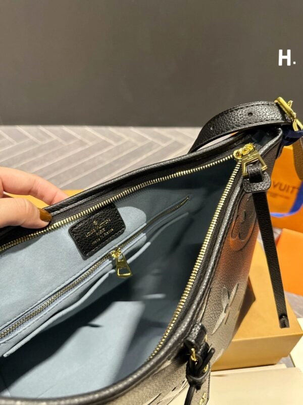 Louis Vuitton M46288 CarryAll PM