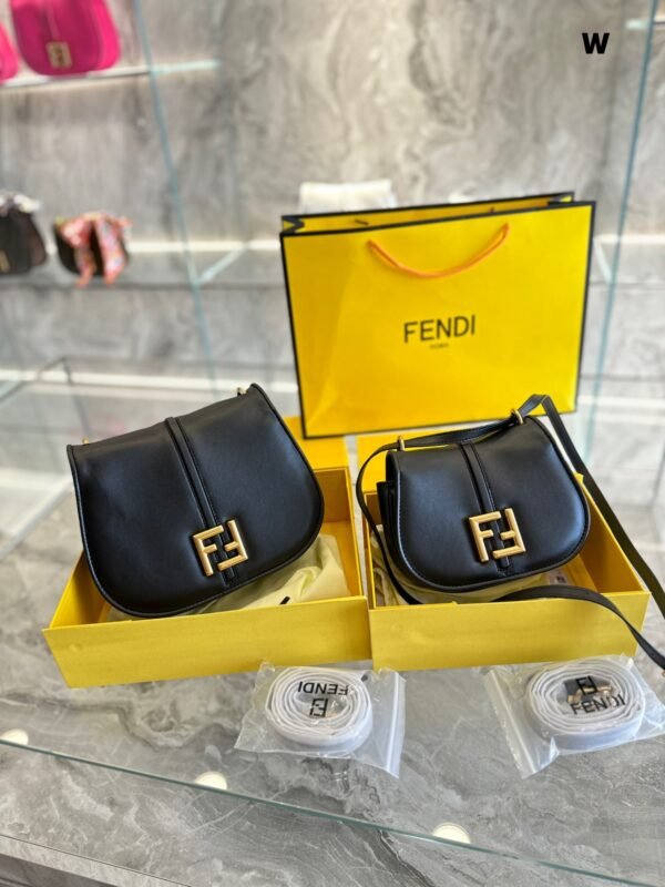 30A960A4-44A4-DADF-E444-62B1C79329B5.jpg Fendi C'mon Nano - Flower