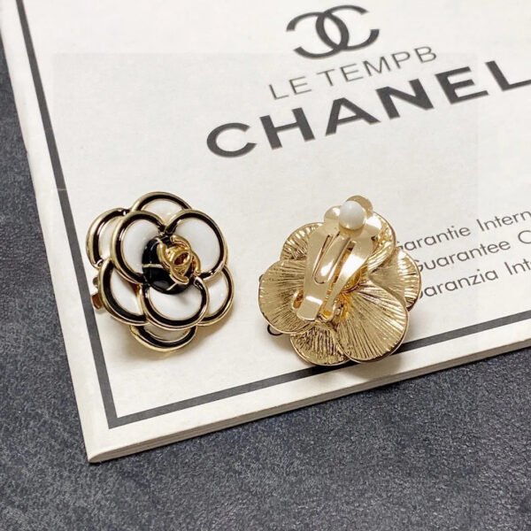 30F9F999-3EE1-086F-CB9A-663E86904F4C.jpg CC Earrings 0005