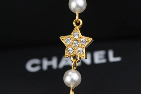 3323B77F-78D6-763E-6927-76A397CDD026.jpg CC Earrings 0030