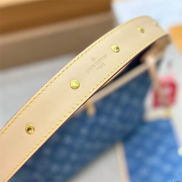 Louis Vuitton CarryAll MM M46855