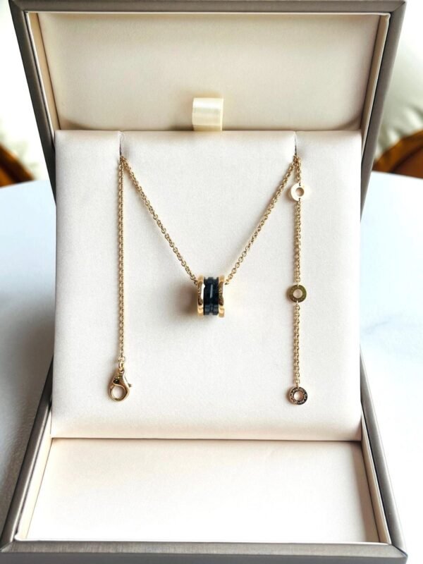 35100269-842B-089E-75A4-5251CA2BBA41.jpg Bulgari B.Zero1 Necklace