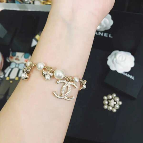 365DA40E-1CF0-978C-16C8-032CC6D30F78.jpg Pentagram Double C Pearl Bracelet
