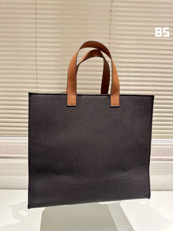 370B3927-1768-BCDB-AC3F-BD79A1201AA2.jpg Fendi Sunshine Medium - black