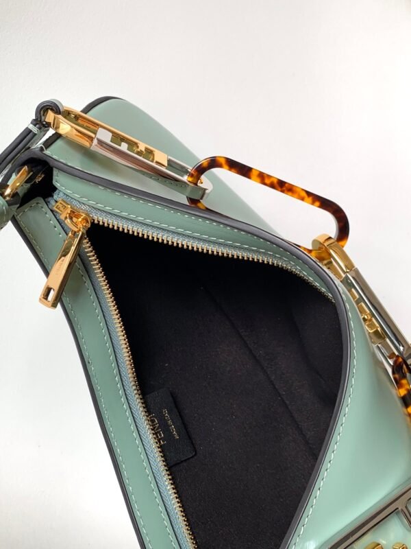 370E0135-8E8A-5FB3-8A55-004EB35F5076.jpg Fendi O'lock Swing Bag