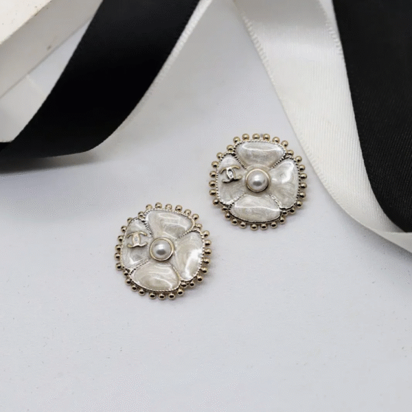 37C04AAE-5F80-6D90-E1A1-1CB8A086F213.png CCE165 CC earring - BLACK