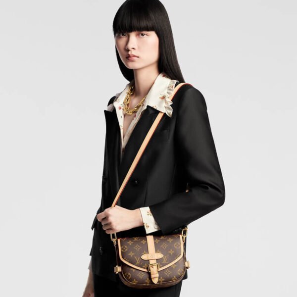 37C4ADC5-5673-B0D1-AF66-E91E65F37EC6.jpg Louis Vuitton M46740 Saumur BB