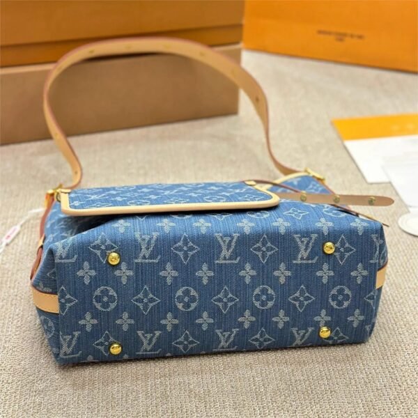 Louis Vuitton CarryAll MM M46855