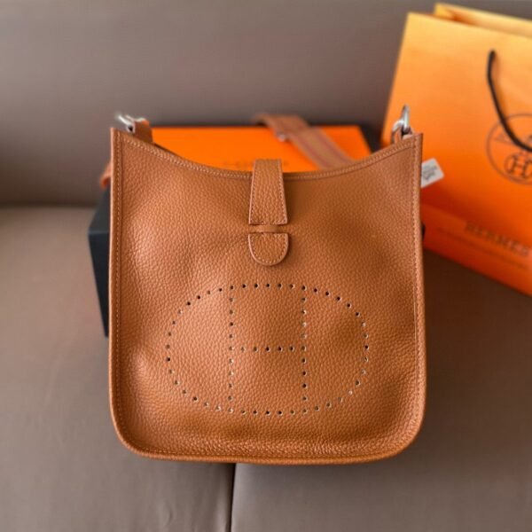 388F7A36-AD83-1C67-9C1A-AE5C108EF110.jpg Evelyne 25 bag
