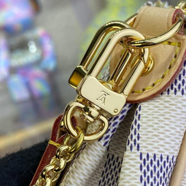 38A70A4E-F3E3-9D50-9BF4-9D0859608F70.jpg Louis Vuitton Eva Clutch N55214