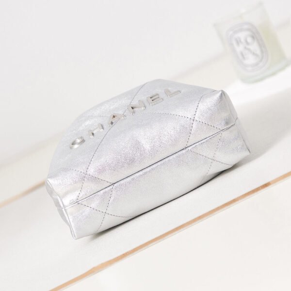 38D2FED8-9245-8E5C-7C35-600B7B0040F4.jpg CHANEL 22 MINI HANDBAG AS3980