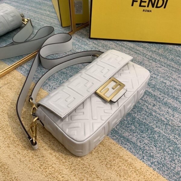 3A3E9550-77BC-A06A-3357-5EB9D67AACAA.jpg Fendi Baguette Bag