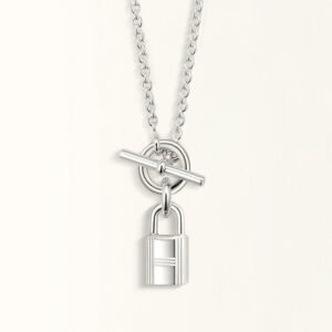 3A526175-5039-48AA-B601-6712B8AFA8DD.jpg Kelly Cadenas pendant