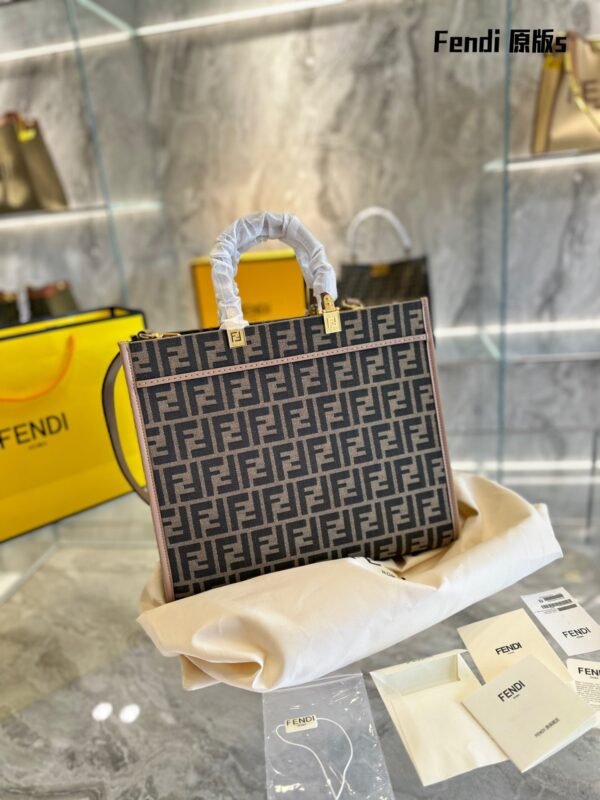 3AA65CDF-8640-9F78-82F0-4F2668348FBD.jpg Fendi Sunshine Large