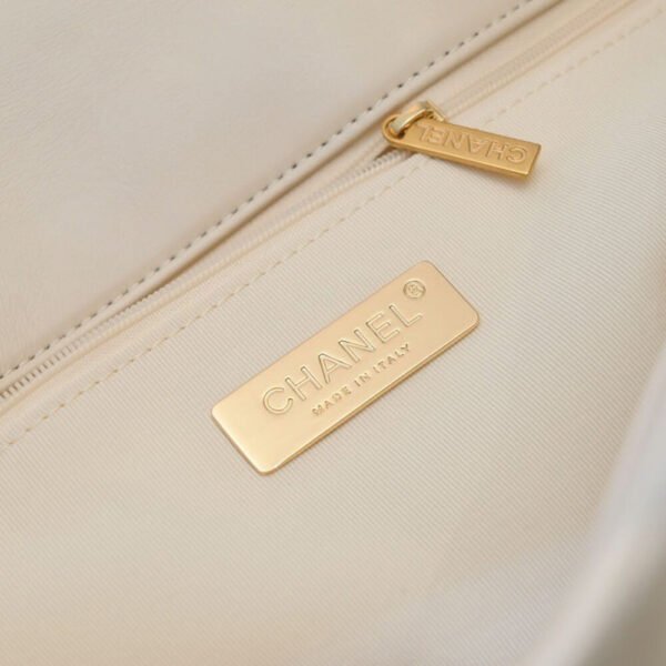 Chanel 19 Maxi Handbag AS1162