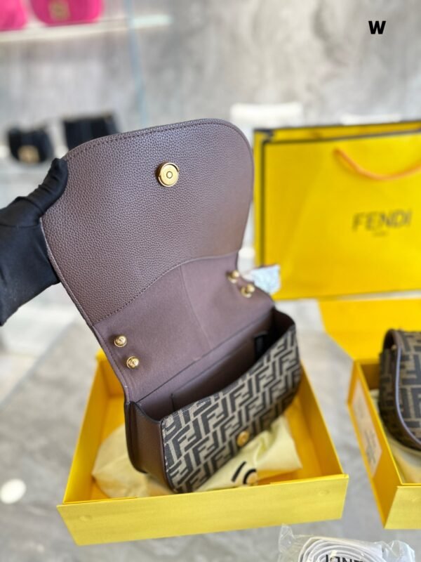 3CC177B9-4FAC-9F14-8A5D-DCCD289F2C68.jpg Fendi C'mon Nano - Flower