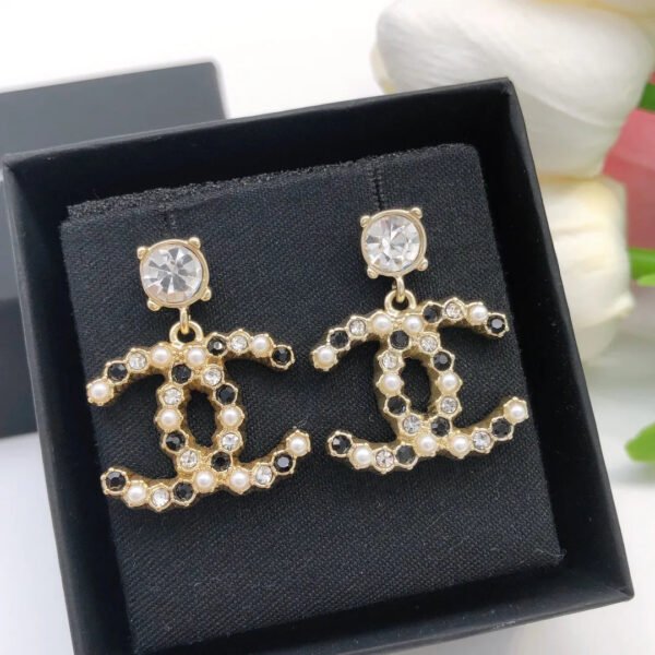 3EAC47EC-FDA5-31EF-3DA1-CF3C1BF3EA37.jpg cc Earrings