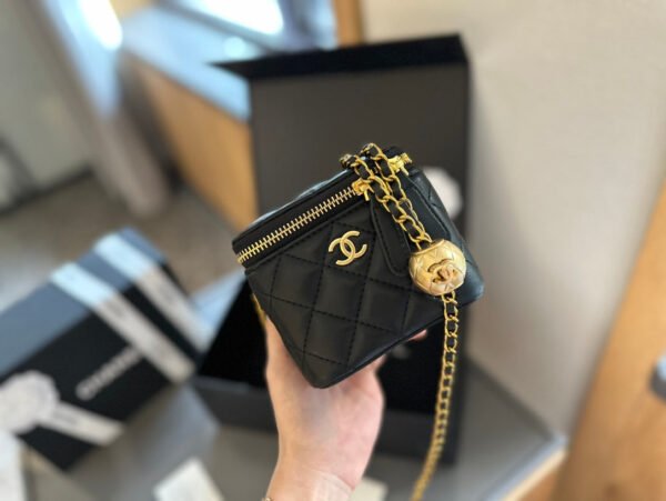 Pearl Crush Vanity Case with Chain Quilted Lambskin Mini - White