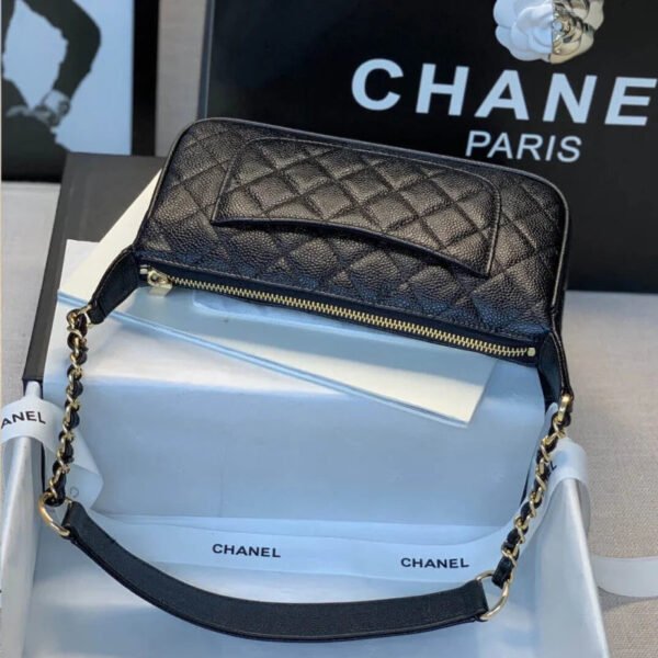 Chanel Grained Leather Hobo Bag B01960