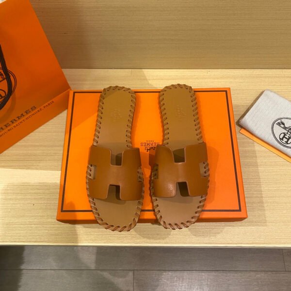 3F421901-70E5-8233-818B-AF55490F830A.jpg Hermes Women's Oran Sandal