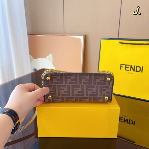 40011FDD-9B34-FC15-42EE-6B4AE4B522A9.jpg Fendi By The Way Mini