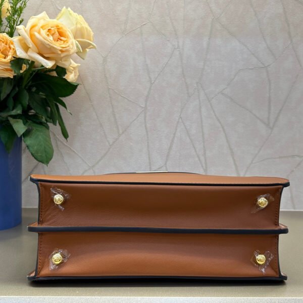 Fendi Peekaboo Medium iseeu Bag