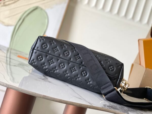 41916DFE-7362-AEC9-1C48-DD2908958963.jpg Louis Vuitton M12068 Coussin Hobo MM