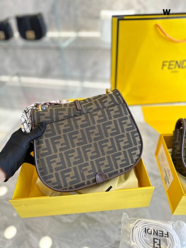427B803F-E17C-745D-2815-FB14BD31BC7C.jpg Fendi C'mon Nano - Flower