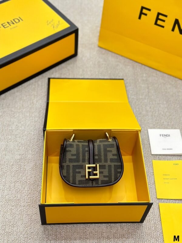 43DC1928-9B82-01AE-6779-A7C64FDD88FC.jpg Fendi C'mon Nano - White