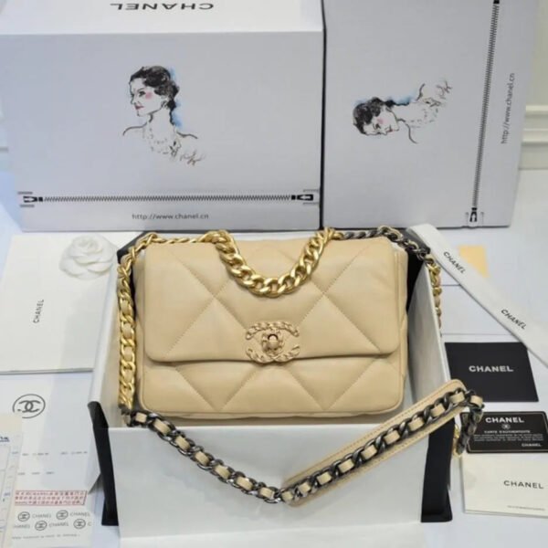 45BBB9F7-A747-48DA-6EA9-72FCB5931173.jpg Chanel 19 Handbag AS1160