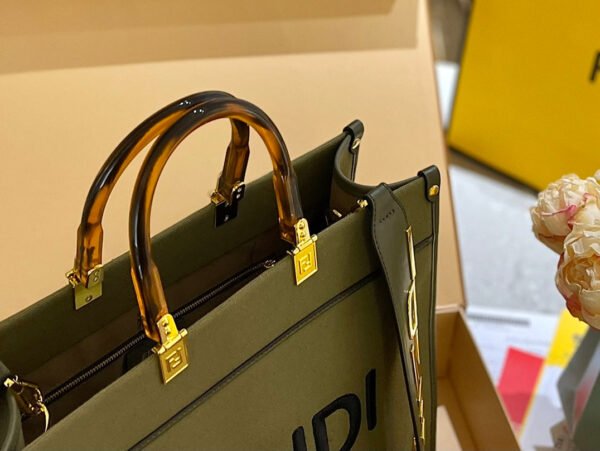 46A39683-1F48-6B9F-107F-F3D4D4EF5A00.jpg Fendi Sunshine Medium - Green