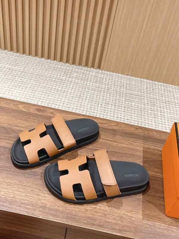 476A9178-CD16-C724-15A9-D1E21E2EDF61.jpg Hermes Unisex Chypre Sandal