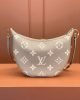 4ACA542D-0918-361C-CFDE-D3CCACAE8D13.jpg Louis Vuitton Loop Hobo M46738