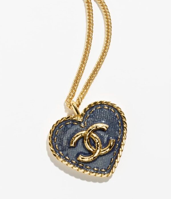 LONG PENDANT NECKLACE