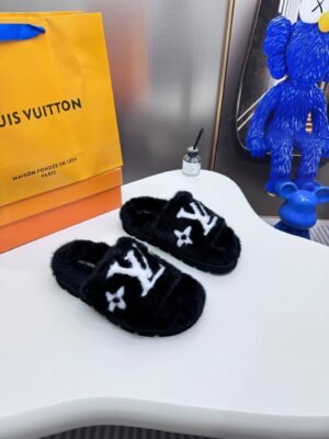 4C7C0A8D-AC5D-84D3-EDC7-1C634DA35B2C.jpg Louis Vuitton Women's Pool Pillow Comfort Sandal